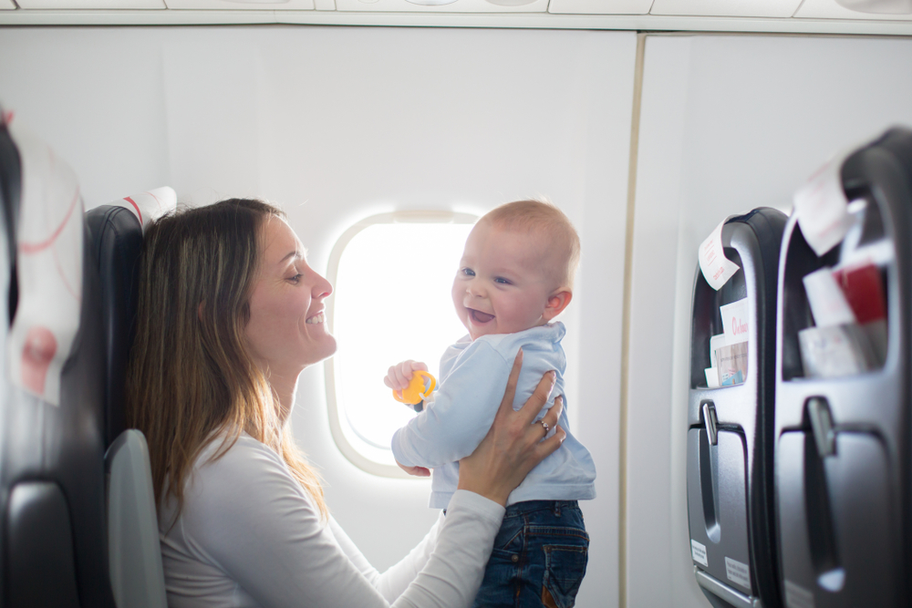 Photo of Fliegen mit Babys: Tipps und Tricks für sorgenfreies Reisen