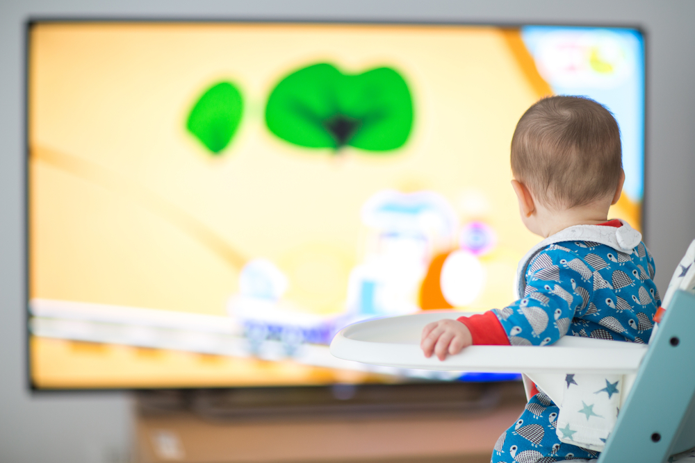 baby guckt tv