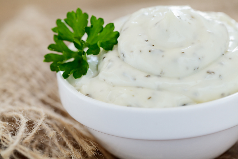 remoulde mit frischen kräutern