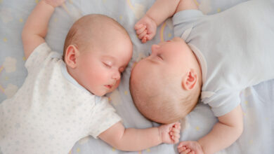 Photo of Die ersten Wochen mit Zwillingen: Tipps für eine entspannte Zeit