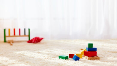 Photo of So schafft man einen gemütlichen Spielraum für Kinder mit beigen Teppichen